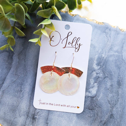 Gold Hammered Connector w/Pearl Flat Disc Dangle Earrings